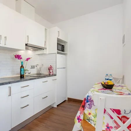 Cira Apartment *